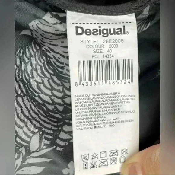 Desigual Medianoche Flocked Velvet
NWT,
Puffer Jacket size small - Picture 10 of 16